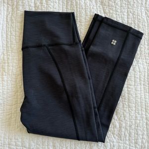 Sweaty Betty Super Sculpt legging with side pocket. Size small. Crop length.